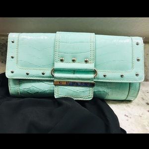 ❌ SOLD ON OTHER SITE ❌Turquoise Guess Clutch